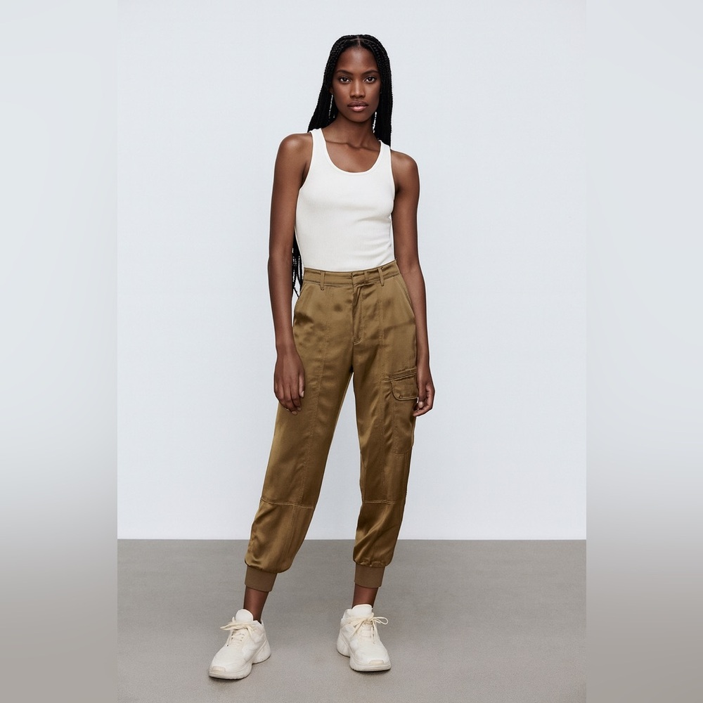 🫒 NWT! ZARA Satin Baggy Cargo Jogger
Pants